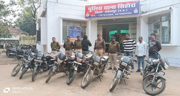 शातिर चोर गिरफ्तार, आठ बाइक जब्त
