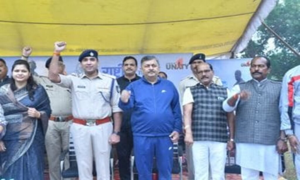 शिवपुरी की सड़कों पर निकली एकता पदयात्रा