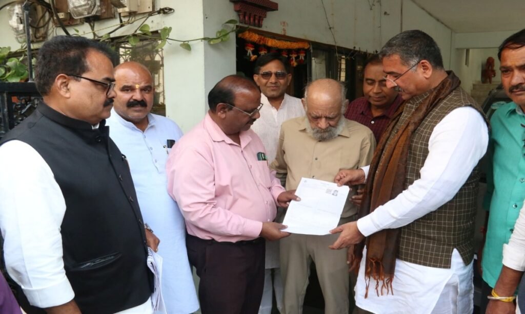 हितानंद ने किया SIR गणना पत्र भरवाने का अभियान, पद्मश्री हरिचंदन भट्टी भी रहे शामिल