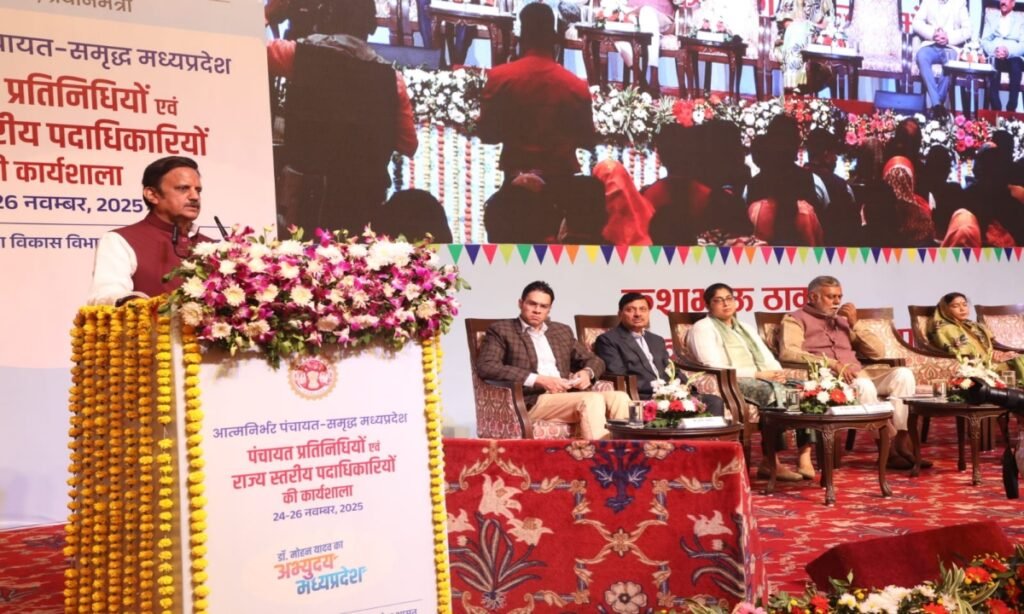 आत्मनिर्भर पंचायतों के निर्माण पर राजेंद्र शुक्ल ने की महत्वपूर्ण चर्चा