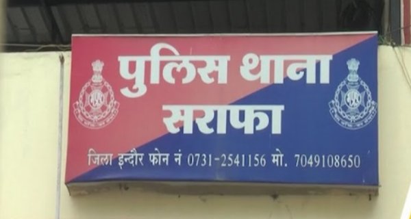 मालिक के साथ गाली-गलौज और मारपीट, चाकू मारा