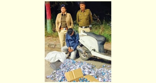 दो वाहनों से लाखों की अवैध शराब जब्त