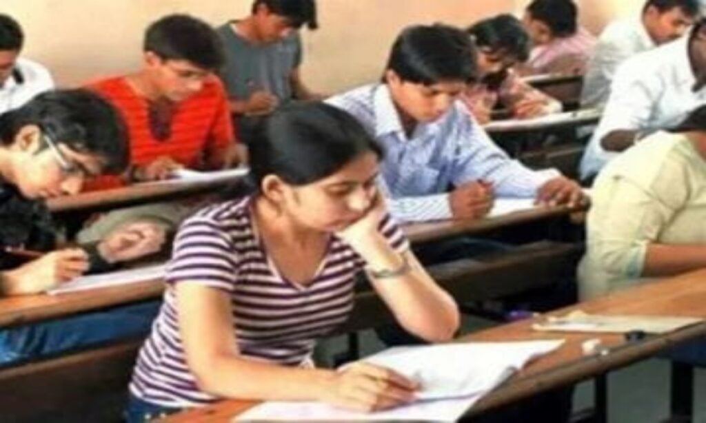 ग्वालियर में 18 केन्द्रों पर शुरू हुई यूपीएससी की परीक्षा, कलेक्ट्रेट में बना कंट्रोल रूम