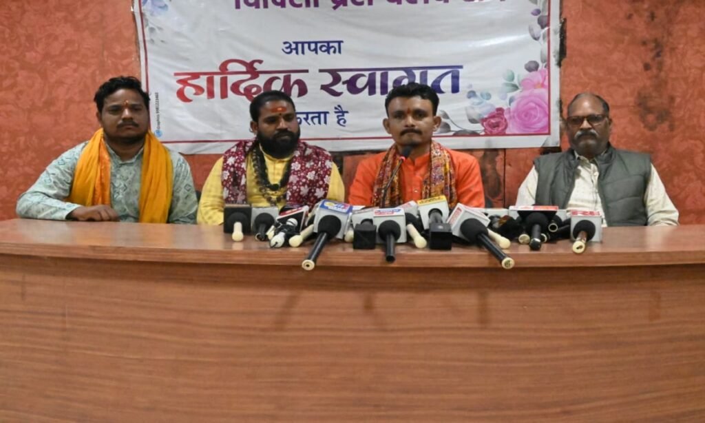 गौशाला निर्माण विवाद, नहीं बनाने देंगे तो दूसरी जगह वहीं से शुरू होगा दरबार: पंडित शास्त्री