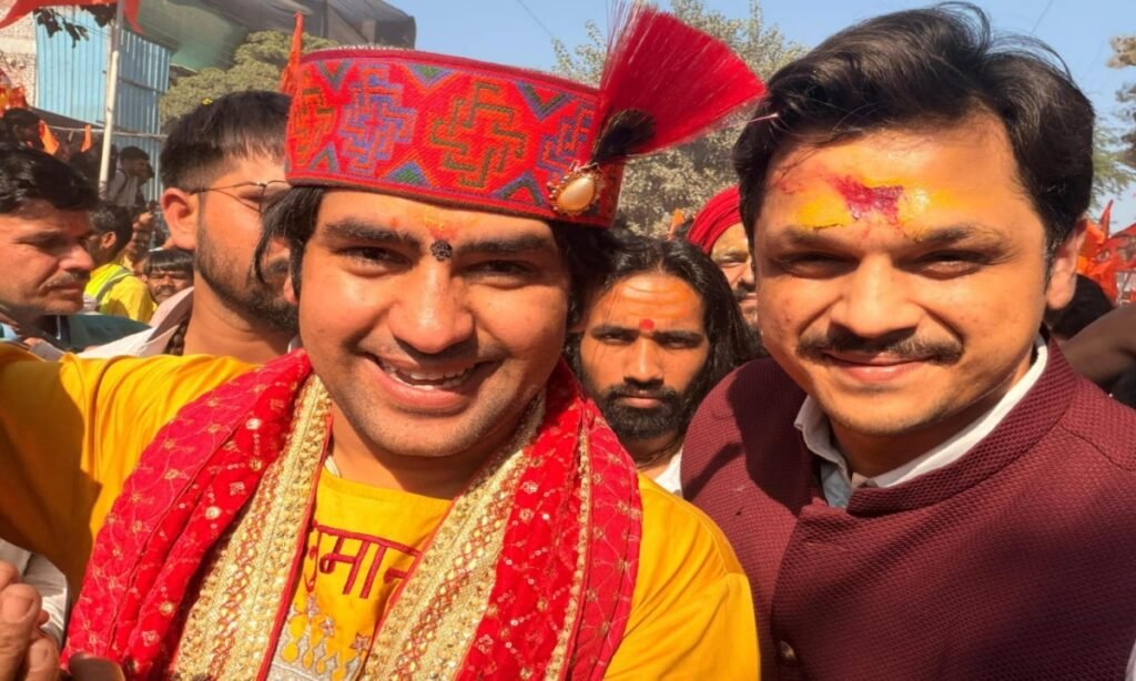 बागेश्वर बाबा की पदयात्रा में शामिल हुए आकाश राजपूत, लिया आशीर्वाद