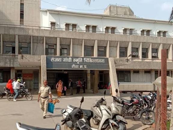 पार्क में अचेत अवस्था में मिली किशोरी