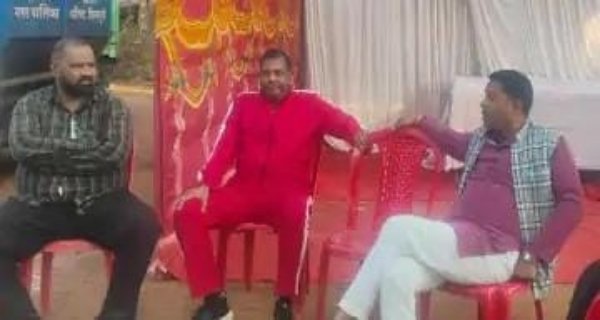 शिवपुरी में नपा अध्यक्ष को हटाने की मांग को लेकर 20 पार्षद धरने पर बैठे