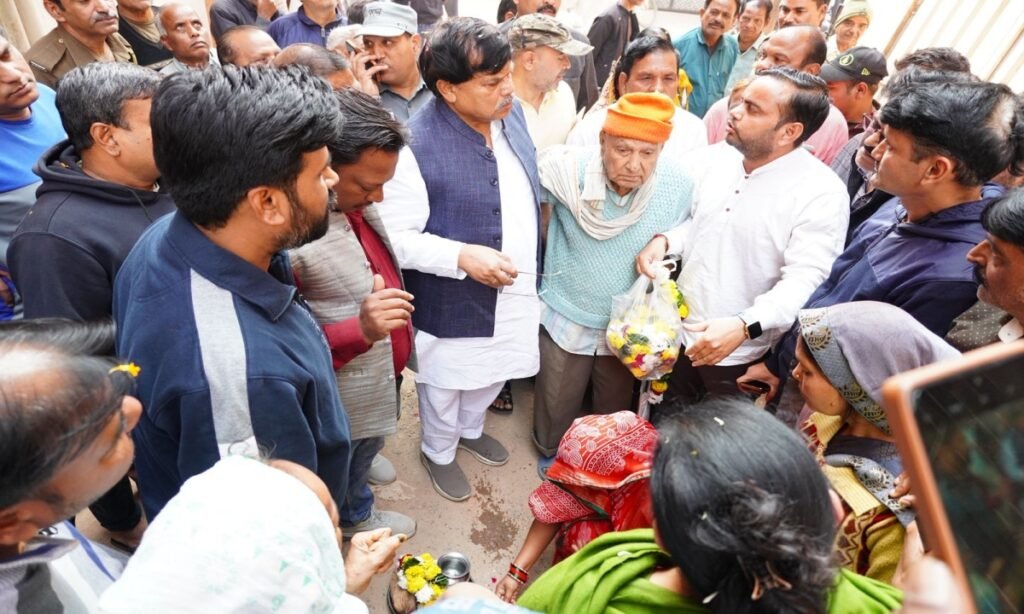 ऊर्जा मंत्री तोमर ने जनसुनवाई में किया समस्याओं का निराकरण