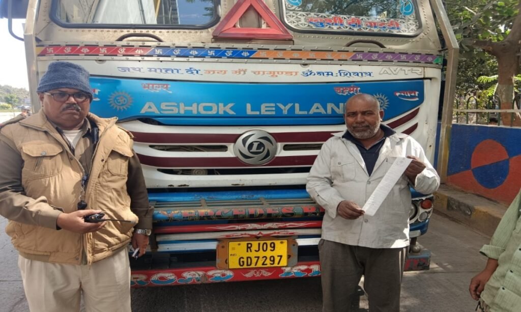 प्रतिबंधित क्षेत्रों में रुकने व नियम तोड़ने पर 29 बसों पर कार्रवाई