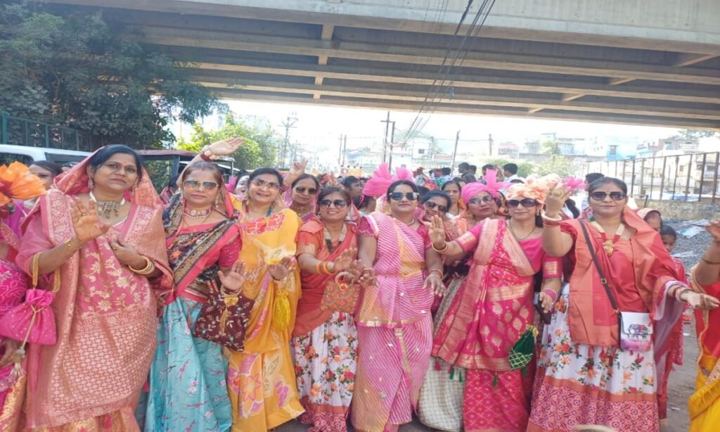 विधान के अतिंम दिन गाजे बाजे के साथ निकली रथयात्रा