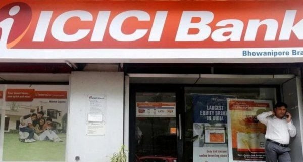 आईसीआईसीआई बैंक का ताला टूटा मिला, अंदर अलमारियां खुली