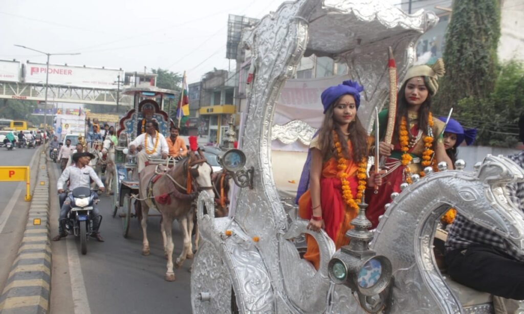 वीरांगना झलकारी बाई जयंती के मौके पर गाजे-बाजे के साथ निकली रैली
