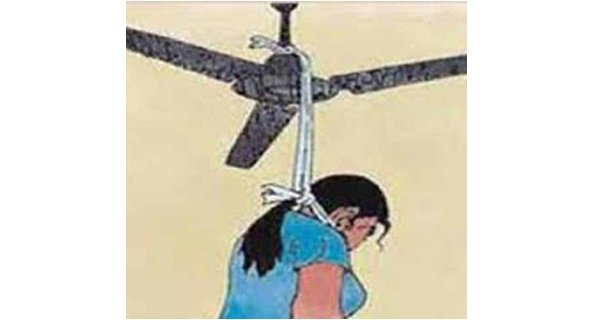 शराब का सेवन करने वाली महिला ने फांसी लगाई
