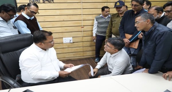 सात दिन में करवाएं रिटायर्ड शिक्षिका का भुगतान