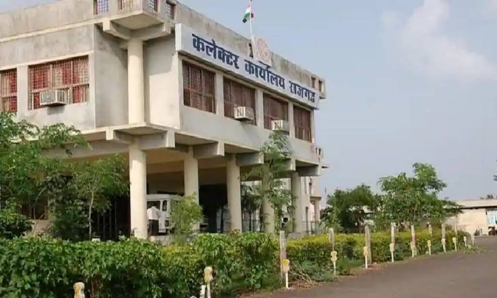 सीएम राइज स्कूल में परीक्षा से वंचित रखने  एवं अभद्रता मामले में जांच के निर्देश