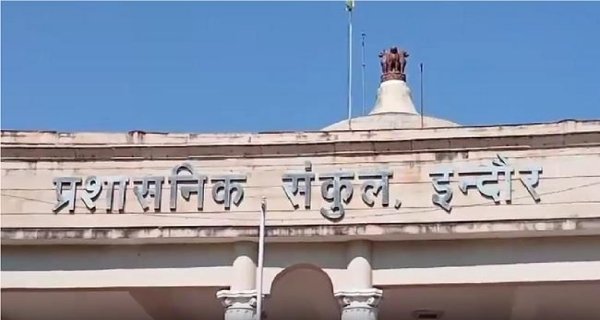 अवैध कैचिंग पर बढ़ा विवाद, पशुप्रेमियों ने कलेक्टर से की कड़ी शिकायत