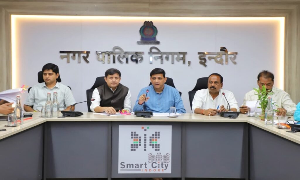 सड़क निर्माण में बाधक हटाएं, पेच वर्क कार्य में तेजी लाएं