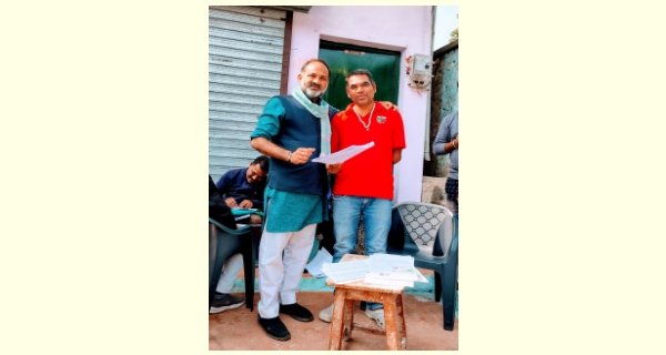 एसआईआर अभियान: दिव्यांग कांग्रेसी कार्यकर्ता ने पेश की निष्ठा की मिशाल