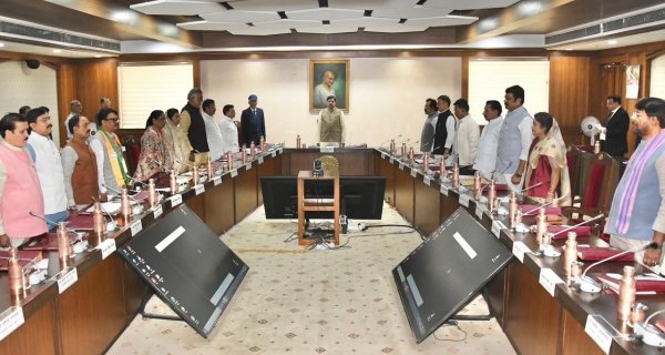 मंत्रि-परिषद की बैठक वंदे मातरम के साथ शुरू,सीएम ने दी विश्व विज्ञान दिवस की शुभकामनाएं