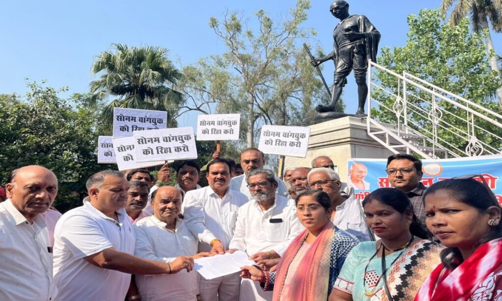 सोनम वांगचुक की रिहाई की मांग को लेकर सौंपा ज्ञापन