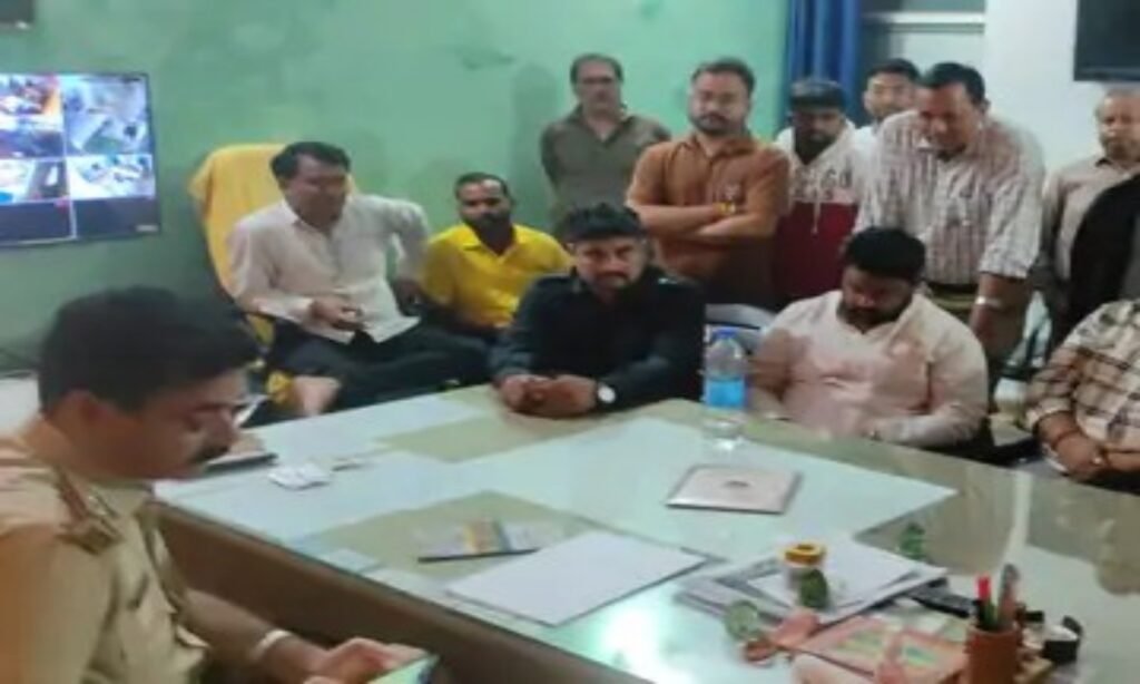 श्योपुर में खाटूश्याम बाबा पर अभद्र पोस्ट, श्यामप्रेमी भड़के, कोतवाली का घेराव