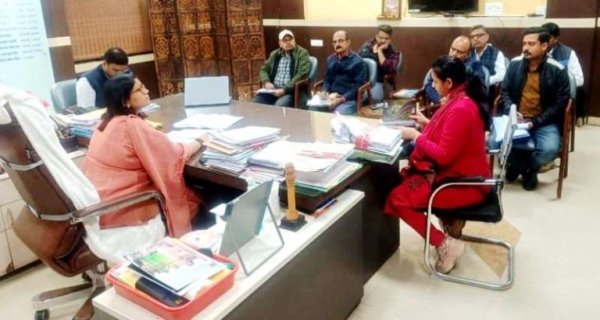 सेतु बंधन योजना के विकास कार्यों की कलेक्टर ने की समीक्षा