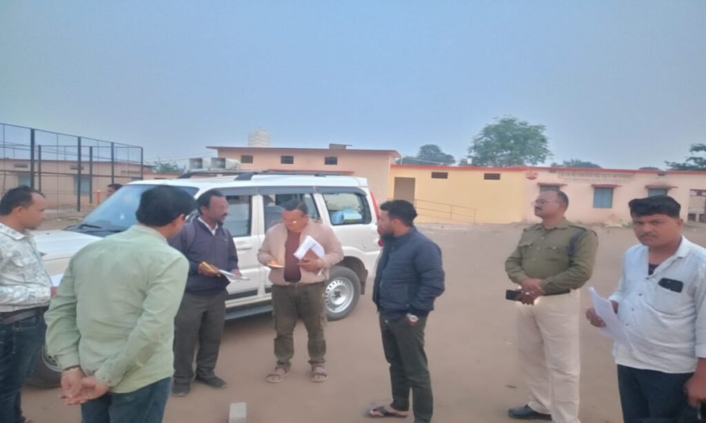 SIR को लेकर SDM ने किया औचक निरीक्षण, BLO से की मुलाकात