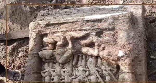 रन्नौद में खजुराहो से मिलती-जुलती प्राचीन प्रतिमा मिट्टी के अंदर दबी मिली