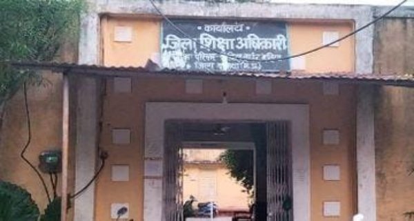 ठंड में बच्चों के स्वेटर का रंग नहीं  बल्कि उनकी सुरक्षा देखी जाएगी