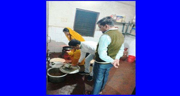 छात्रावास का निरीक्षण करने पहुंची जांच टीम