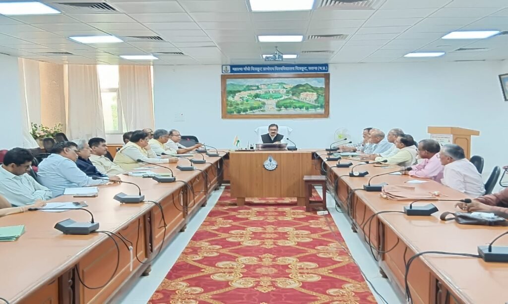 शिक्षकों और कर्मचारियों के अवकाश अब ऑनलाइन स्वीकृत होंगे