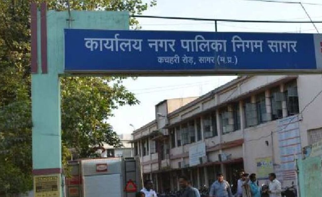 SIR में लापरवाही: निगम कर्मचारी राजेंद्र मलैया निलंबित