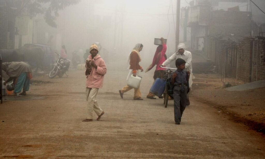 नवंबर में रिकॉर्ड 7.6 डिग्री पर लुढ़का पारा, हवा में नमी से ठंडक