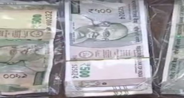 25 लाख रू के नकली नोट बनाने का मटेरियल जब्त, आरोपी ने अब तक खपाए 5 लाख से ज्यादा