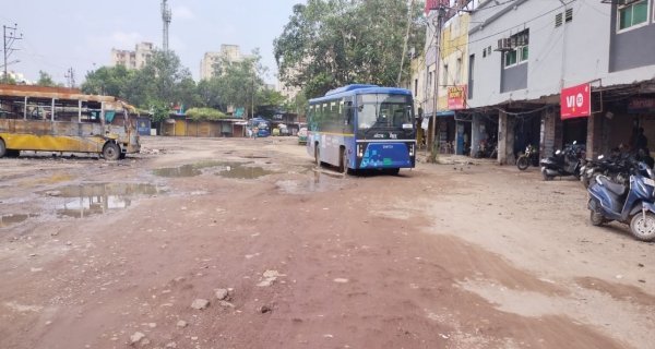 यात्रियों को रास नहीं आ रहा नायता मुंडला बस स्टैंड