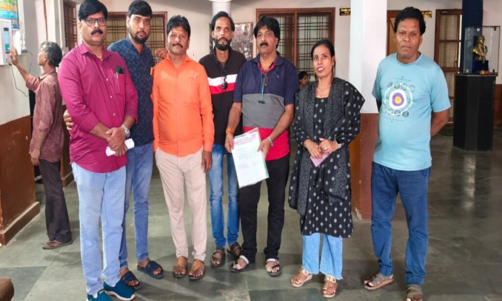 बाबा मठारदेव मेला मे स्थानीय कलाकारों को महत्व दिए जाने कि मांग, ज्ञापन सौंपा