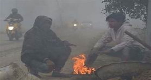 कड़ाके की ठंड के बीच आठ दिन में आठ डिग्री घटा पारा