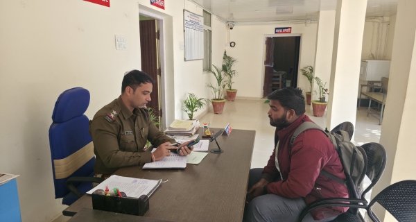 आरटीओ चालान के नाम से फ्राड, पुलिस की सहायता से बचा युवक
