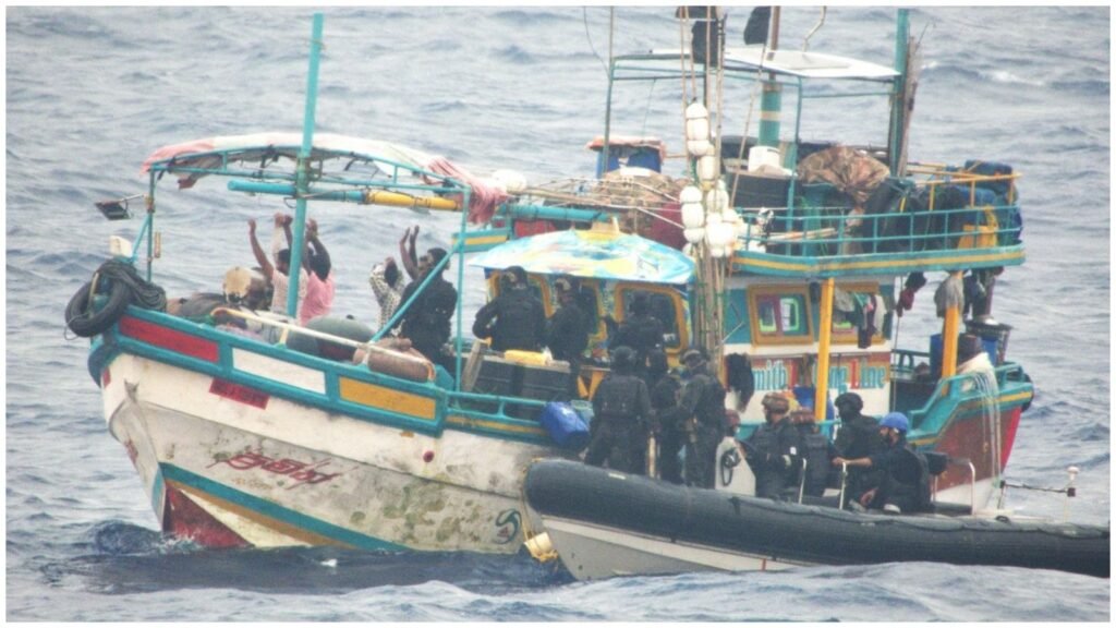 श्रीलंकाई नौसेना ने 350 किलोग्राम मादक पदार्थ जब्त किये