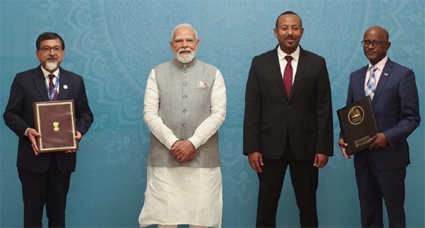 प्रधानमंत्री अबी अहमद द्वारा प्रधानमंत्री मोदी को ‘ग्रेट ऑनर निशान ऑफ इथियोपिया ‘ से सम्मानित किया गया