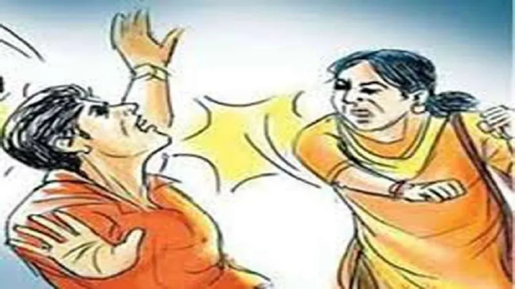 रात में घर पहुंचा रिश्तेदार, महिला से छेड़छाड़ कर पति को पीटा