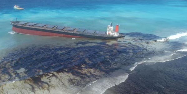 कोलंबो बंदरगाह पर समुद्र में 200 लीटर से ज्यादा कच्चे तेल का रिसाव