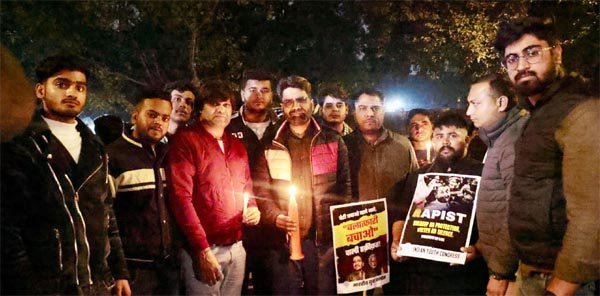 उन्नाव पीड़िता के पक्ष में युवा कांग्रेस का कैंडल मार्च