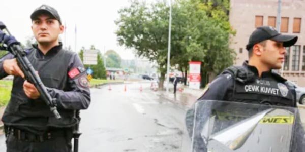 इस्लामिक स्टेट के खिलाफ छापेमारी में सात तुर्की पुलिसकर्मी घायल