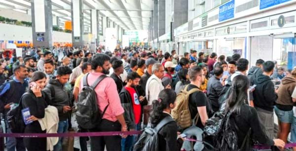 हवाई अड्डों पर देर तक फंसे रहे यात्रियों को मुआवजे के लिए करना होगा इंतजार