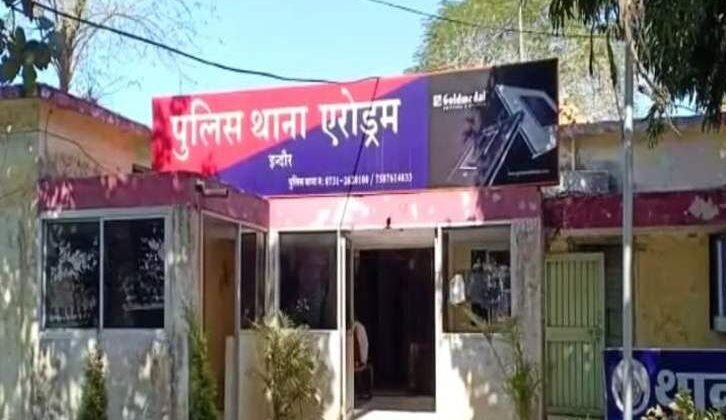 इंडिगो विमान में हंगामा, यात्री ने दी धमकी, इमरजेंसी गेट खोलने की कोशिश