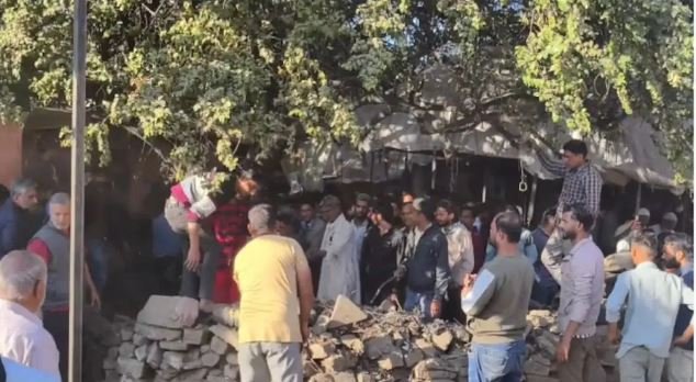 जयपुर के चौमूं में मस्जिद के बाहर अतिक्रमण हटाने पर भारी बवाल, उपद्रवियों के पथराव में आधा दर्जन पुलिसकर्मी घायल, 24 घंटे के लिए इंटरनेट सेवा बंद