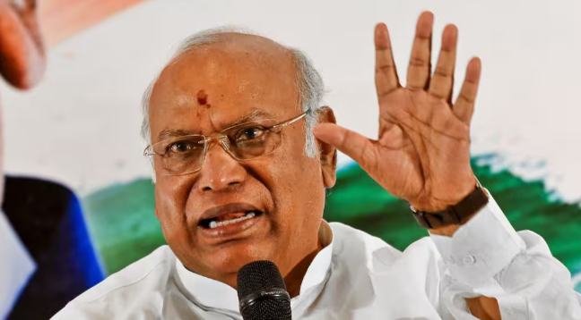 हेराल्ड मामले साजिश के तहत नयी प्राथमिकी दायर : खरगे