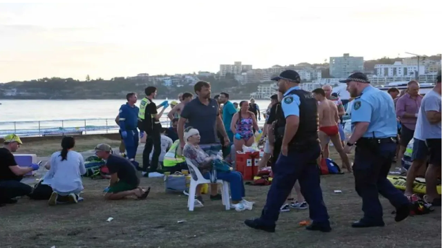 सिडनी बॉन्डी बीच हत्याकांड: 16 लोगों की हत्या करने वाले पिता-पुत्र आतंकी, घर में कह गए थे- मछली मारने जा रहे हैं