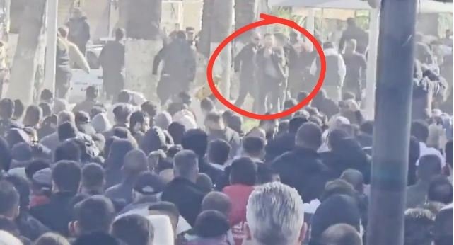 सीरिया के होम्स शहर में मजहबी नफरत की आग: मस्जिद में धमाके के बाद सड़कों पर उतरा हिंसक जनसैलाब, अलवी समुदाय और विरोधियों के बीच खूनी संघर्ष में कई मौतें